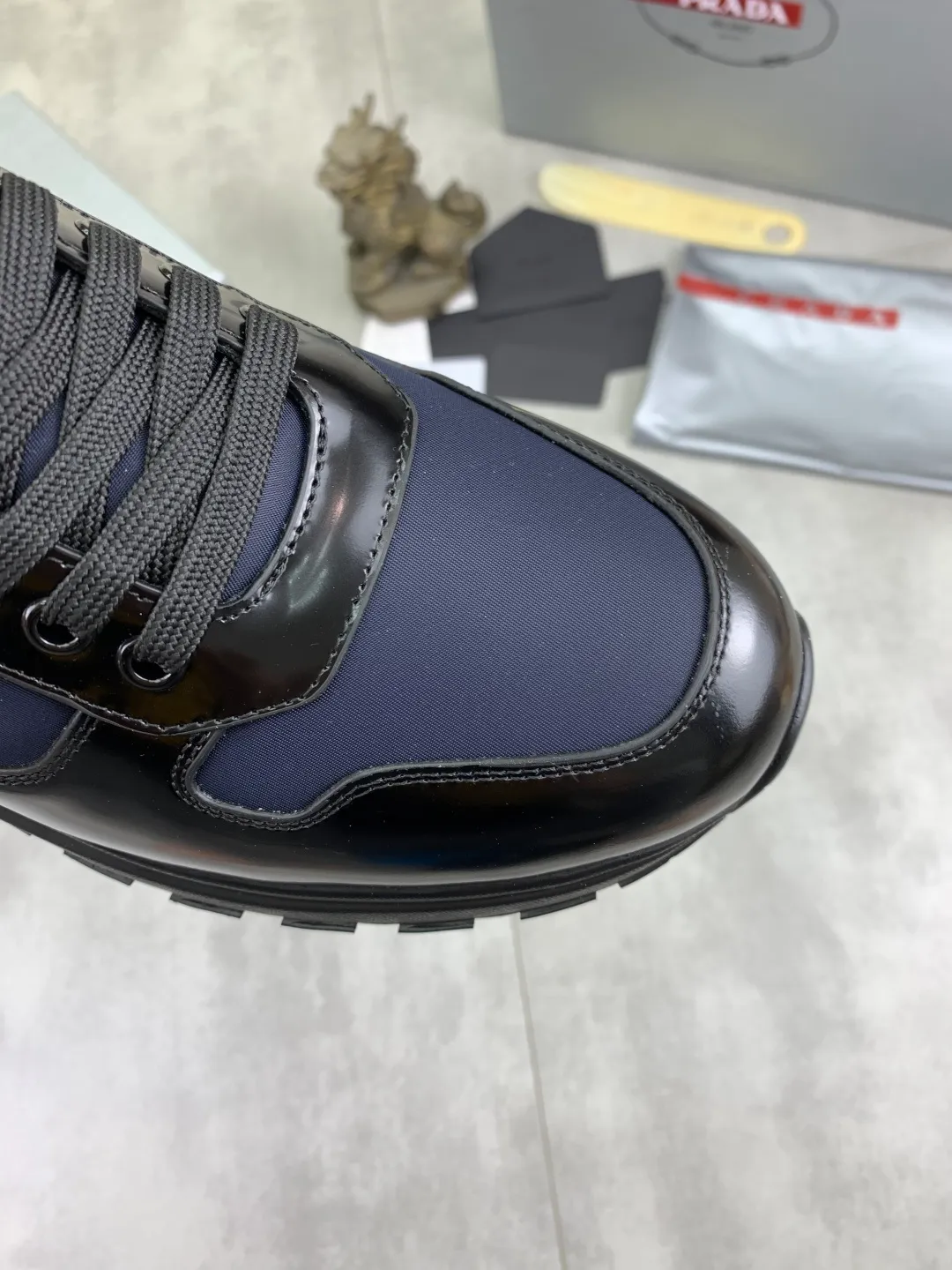 Men's shoes 💰P580💰 [New style] High version official website popular models are on the market, 🆘 The trendy brand (Prada) mainly promotes popular models, avant-garde and versatile fashionable men's shoes private version mold opening, cowhide surface splicing 1:1 replica... Fashion is simple, original imported cowhide and lining cowhide feet; the atmosphere and personality are more fashionable, eye-catching and pursuing class. It will subvert the old idea and be with you to spend time with you. A must-have for fashionistas! Must keep for yourself ! High-end comfort, high-end quality workmanship. Size: 38-45; multiple colors available.